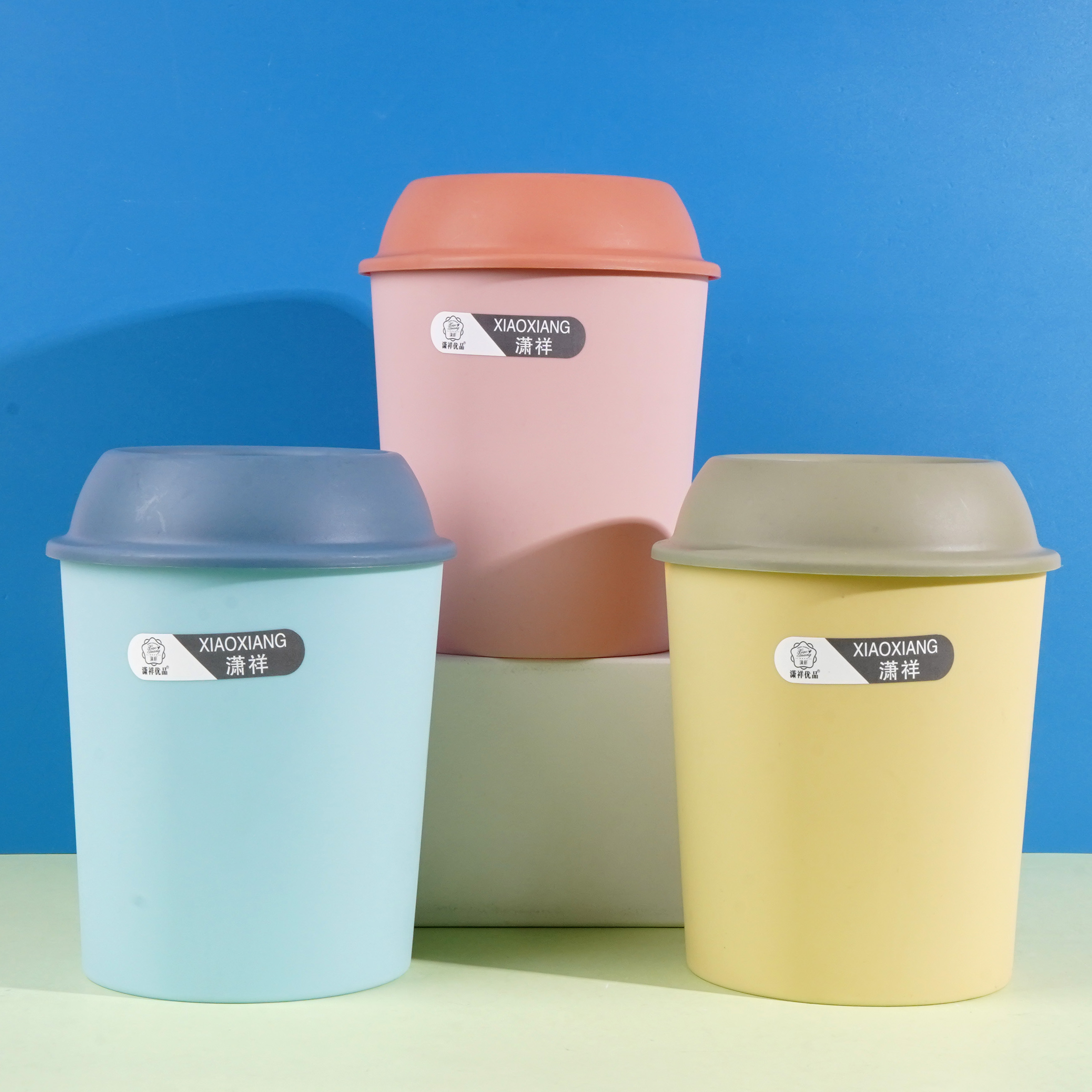 حاوية قمامة بسيطة من HT - 827.