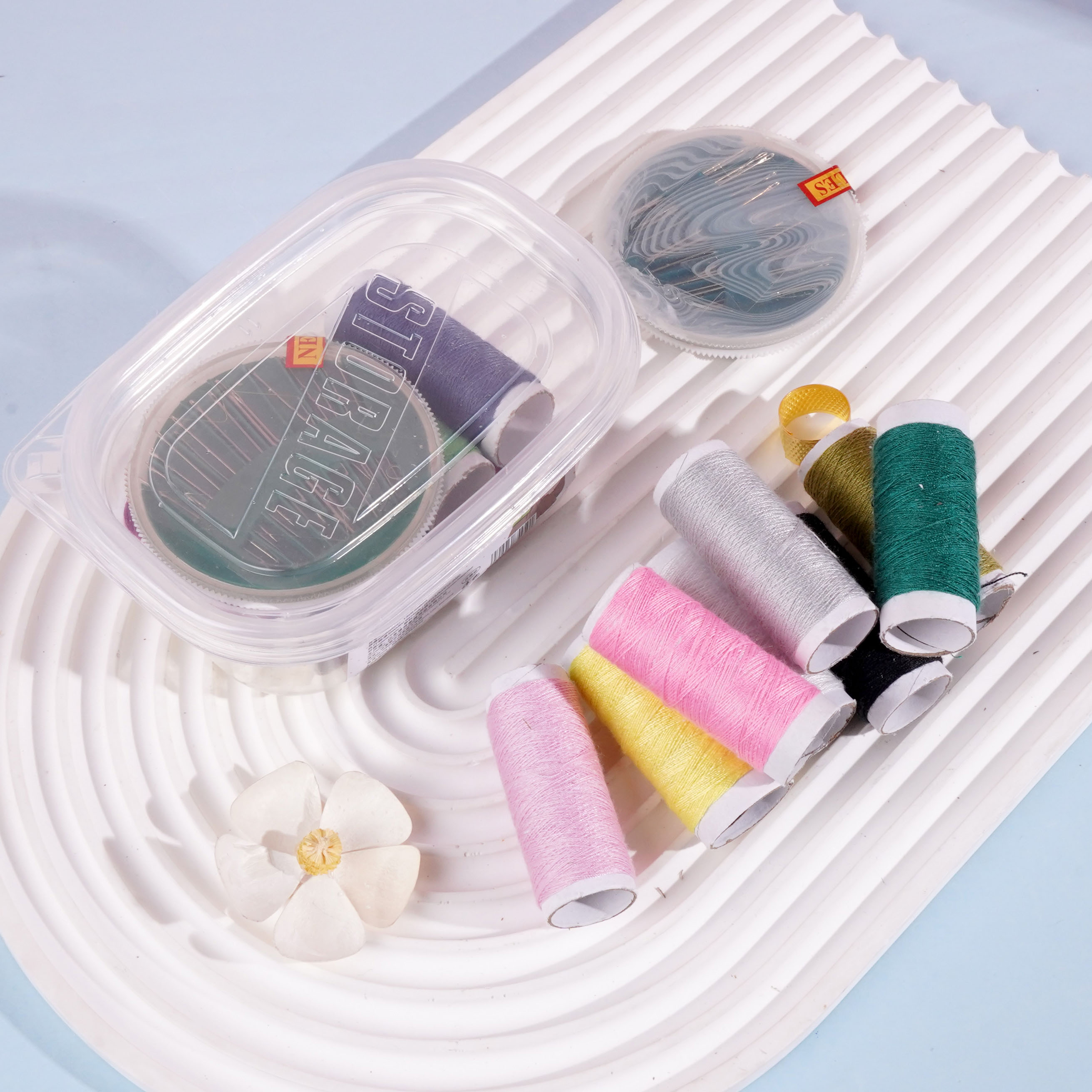 HT - صندوق إبر وخيوط الفضاء 0788