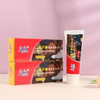 La crème cirée pour chaussures Royal 75g de couleur blanche.