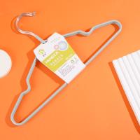 بي سي ١٠٢/ثلاثة شماعات ملابس.