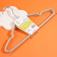 بي سي ١٠٢/ثلاثة شماعات ملابس.