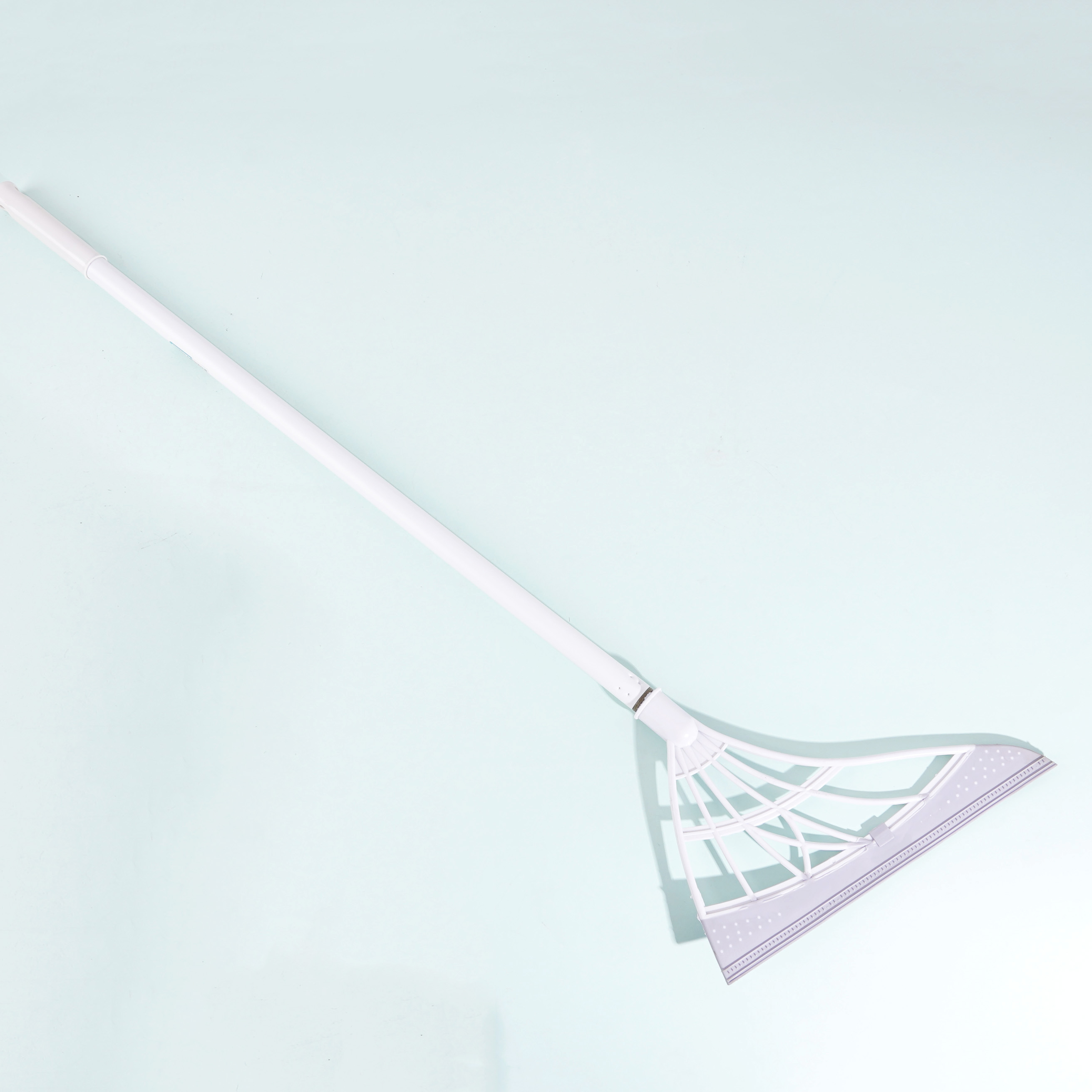 مكنسة سحرية صغيرة رقم 142