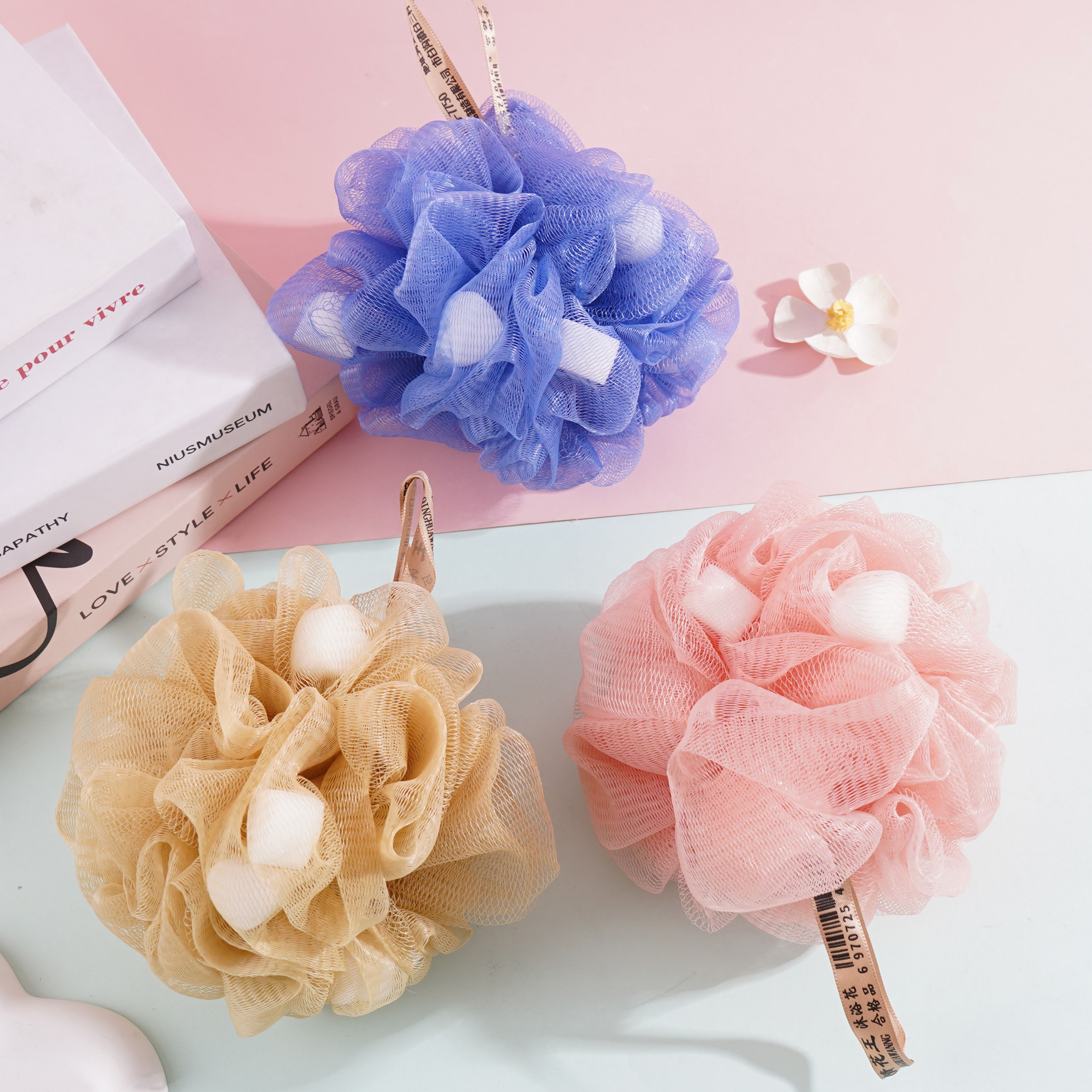 0365 كرة قطنية بيضاء للاستحمام.