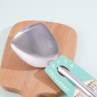 08 فأس ذات نقوش على شكل حجر أبيض.