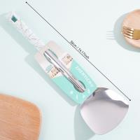 08 فأس ذات نقوش على شكل حجر أبيض.