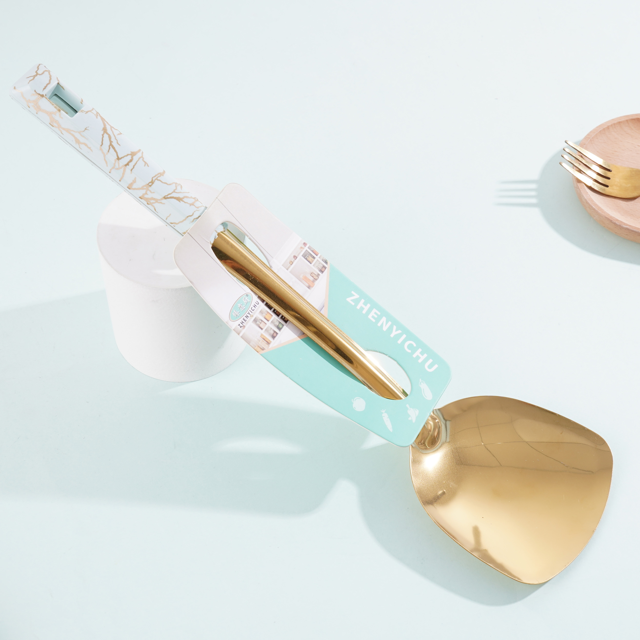 08 مجرفة مزينة بالذهب بنمط أبيض من الحجر.