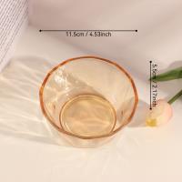 وعاء زجاجي من الألماس الشهير على الإنترنت مصنوع من العنبر.