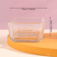 صندوق وجبات خفيفة من الزجاج الشفاف.