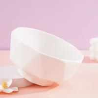 Boîte à bijoux en forme de diamant de 5,5 pouces, de couleur blanche.