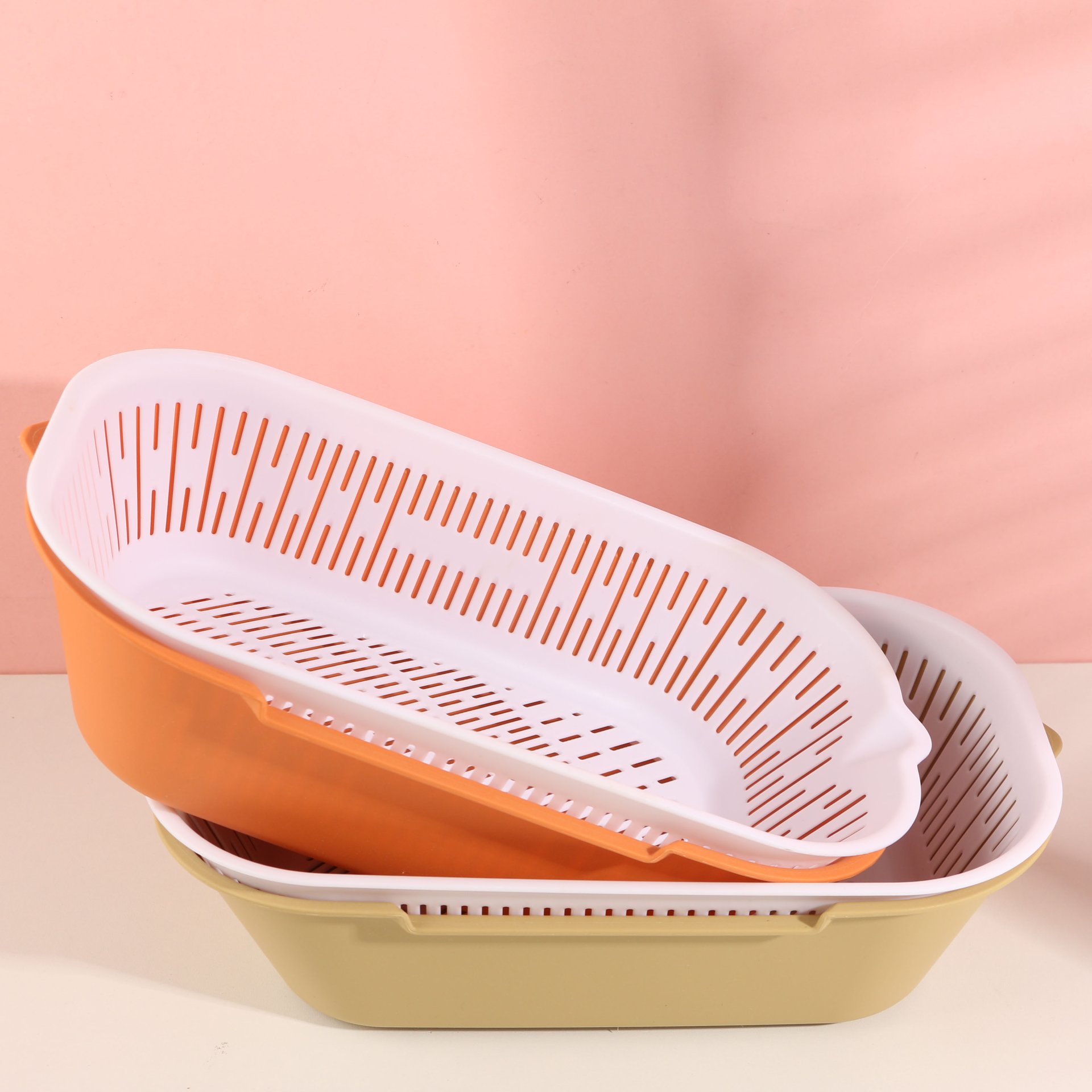 The LC2471 Drainage Basket Set includes two pieces and is designed in the Nordic style, with a total of 48 pieces.