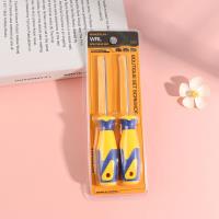 مفتاح ربط لولبي ذو مقبضين أصفر و أزرق.