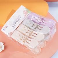 80 قطعة من أغطية الوسائد بحجم 40 سم × 40 سم.