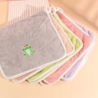 Une serviette de grenouille de 30*50 cm.