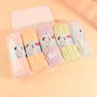 مناشف بنمط العقدة الخشبية من 30*70 سم.