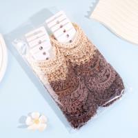 2 من أربطة الشعر المزينة بالدانتيل والمربوطة بشكل نصف دائري.