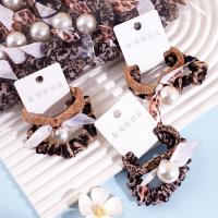 2 leopard-print ribbon-style large pearl headbands with elastic bands