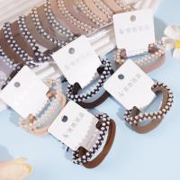 سوار رأس مكون من 2 ضفائر مزينة بأحجار اللآلئ المتراصة، مع شريط مطاطي لتثبيته.