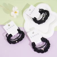 3 round gold beads in a delicate set, combined with a headband and rubber bands (black)