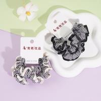 2 pieces of black and white striped small intestine-shaped ropes with elastic bands at the ends