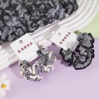 2 pieces of black and white striped small intestine-shaped ropes with elastic bands at the ends