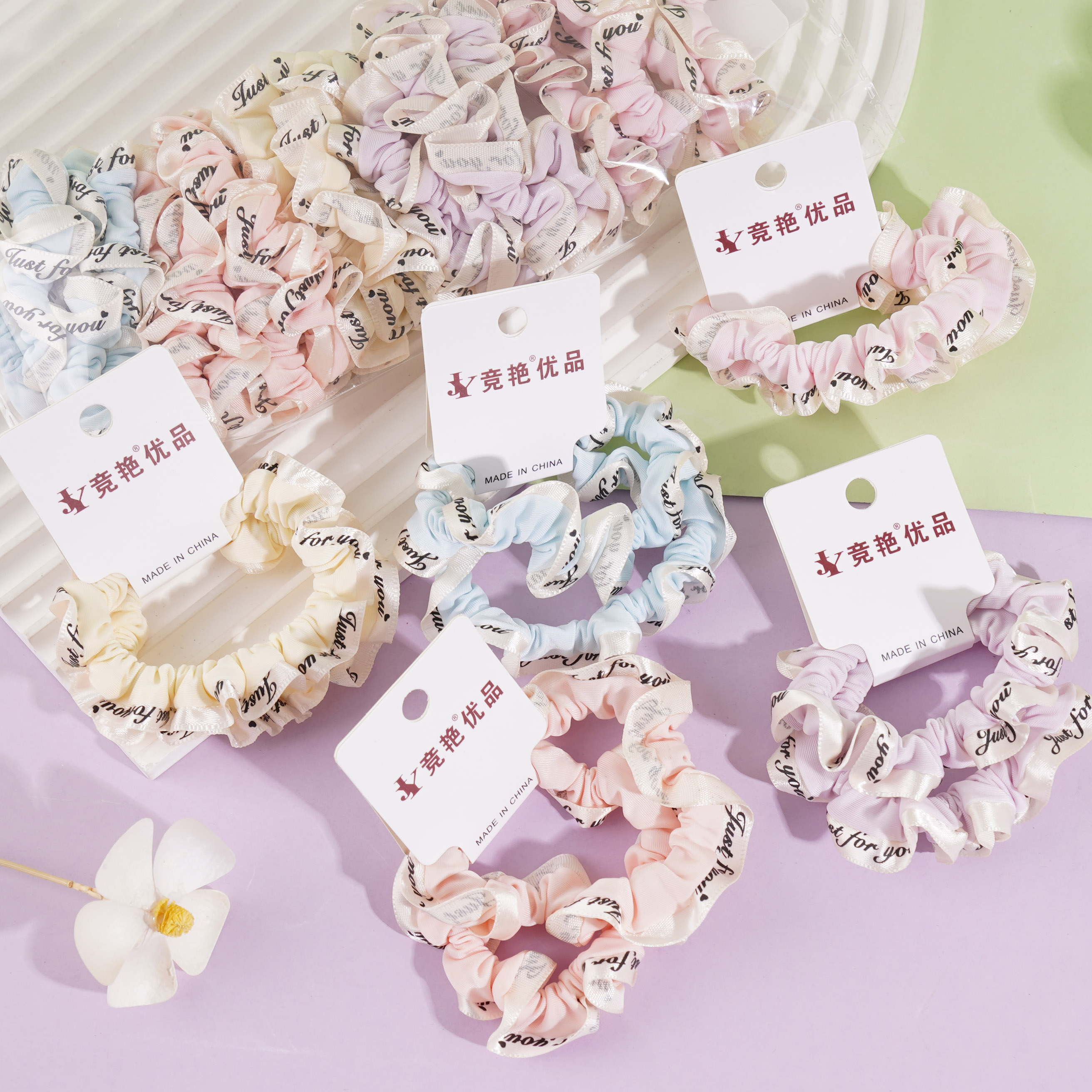 2 pieces of colored letter-edged small intestine head ropes and rubber bands