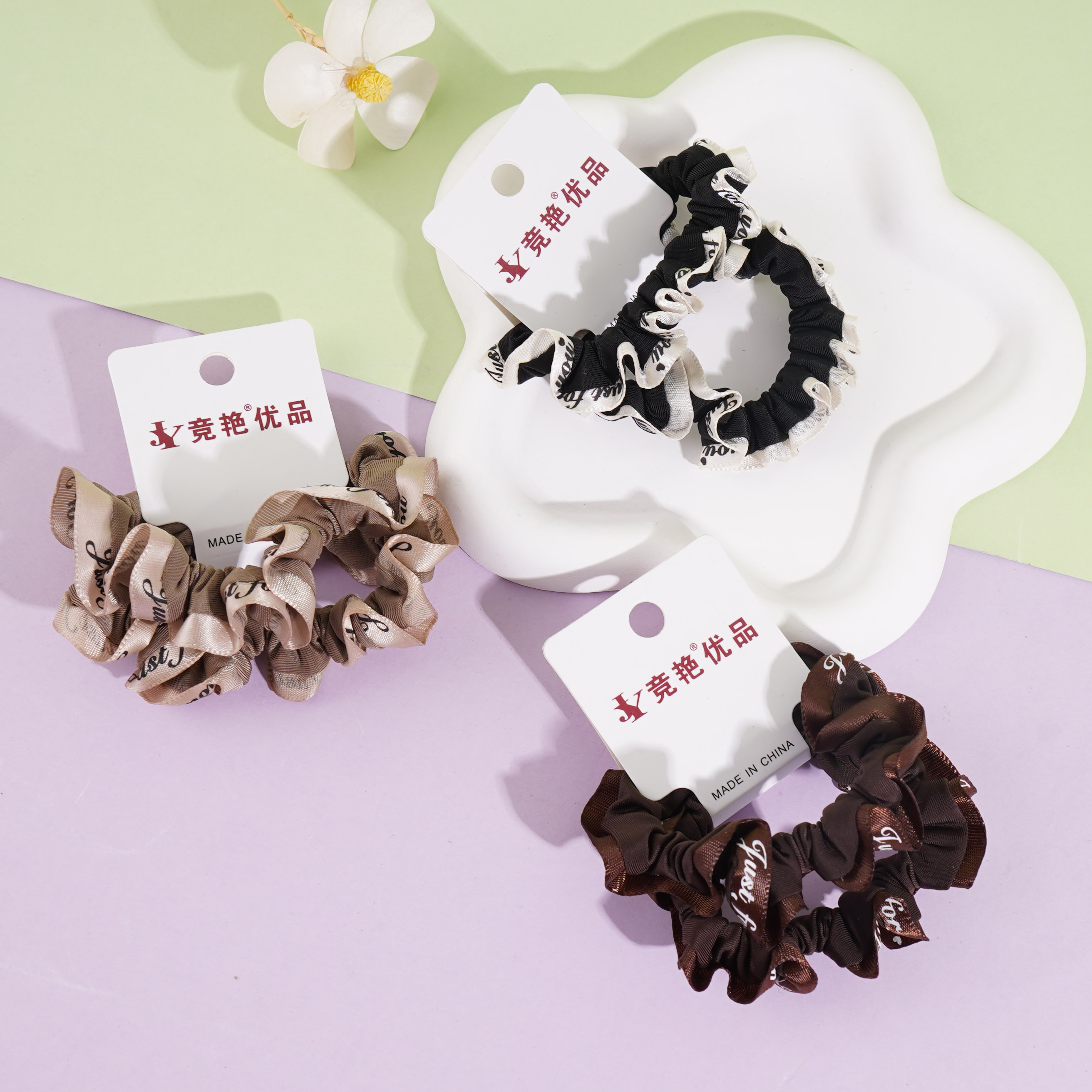 2 pieces of milk coffee-colored letter-edged small intestine head ropes and rubber bands