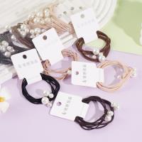 2 pieces of elastic bands with a round head and a string of pearls of different sizes