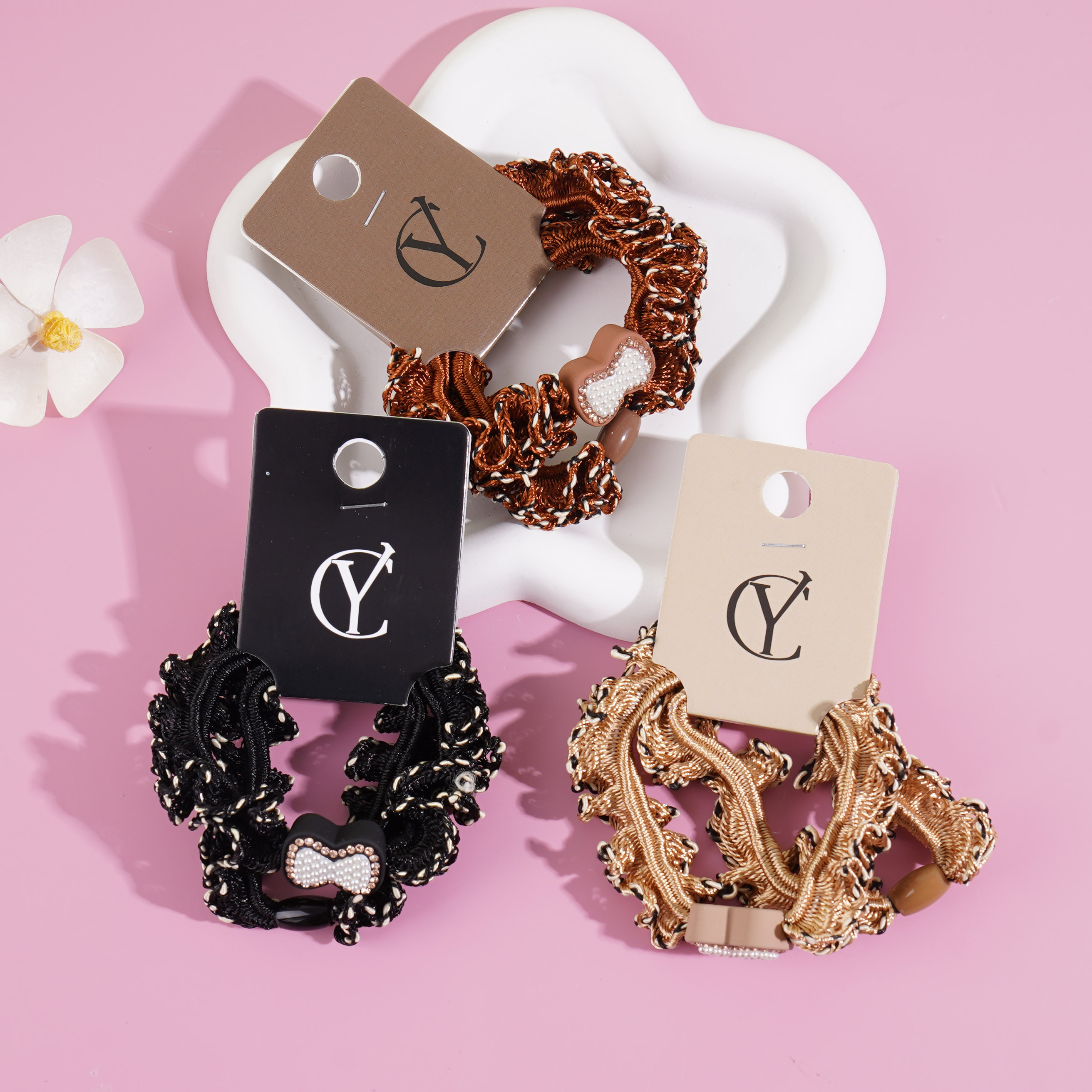 2 bow-tie headbands and rubber bands