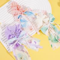 A delicate pearl sausage-shaped ring with a flowing ribbon design