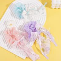 A delicate pearl sausage-shaped ring with a flowing ribbon design