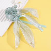 A small diamond pearl intestinal ring pendant with a flowing ribbon design