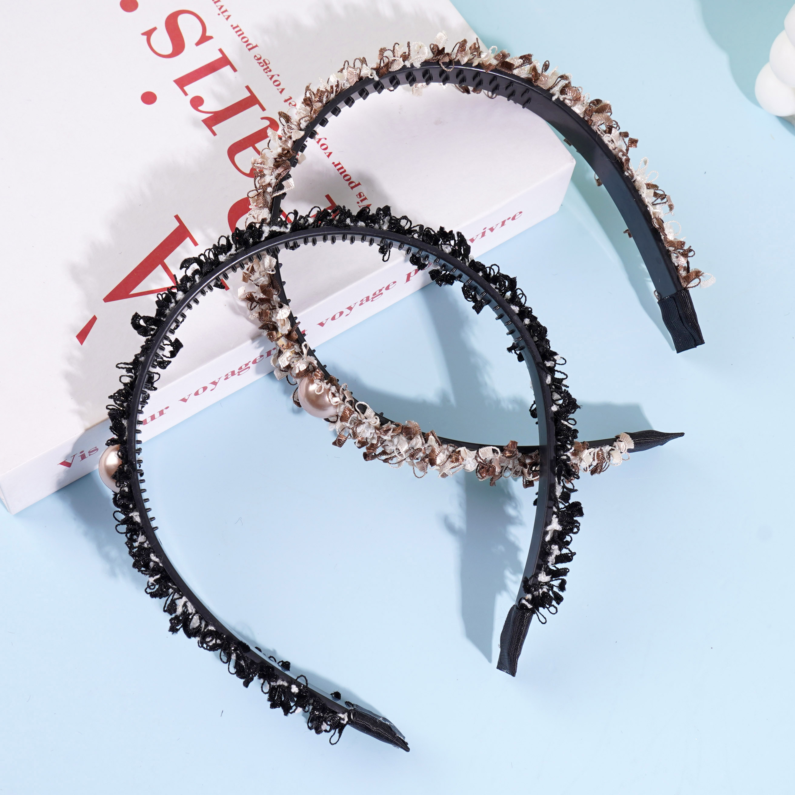 حلقة/مشبك شعر نصف دائري من ستيوارت هاوارد.