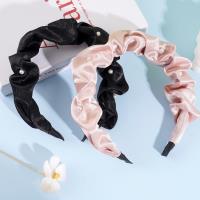 缎面折皱+珍珠头箍/发扣