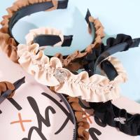 حلقة/مشبك شعر مطرز أحادي الطبقة + مزينة بأحجار الراين على شكل دائرة.