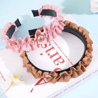 حلقة/مشبك شعر مطرز أحادي الطبقة + مزينة بأحجار الراين على شكل دائرة.