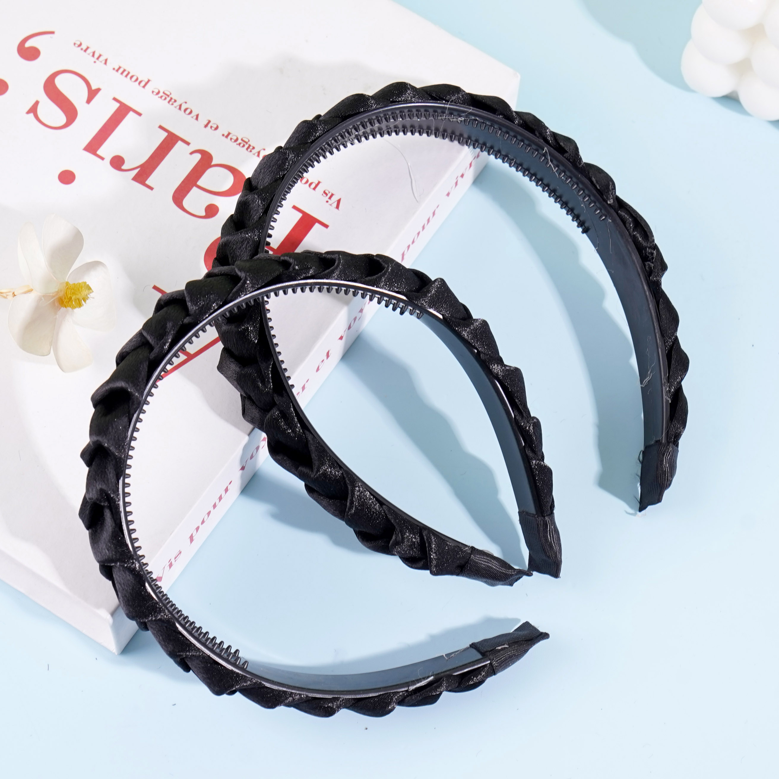 عقد/مشبك شعر ذو حافة عريضة للضفائر السوداء.