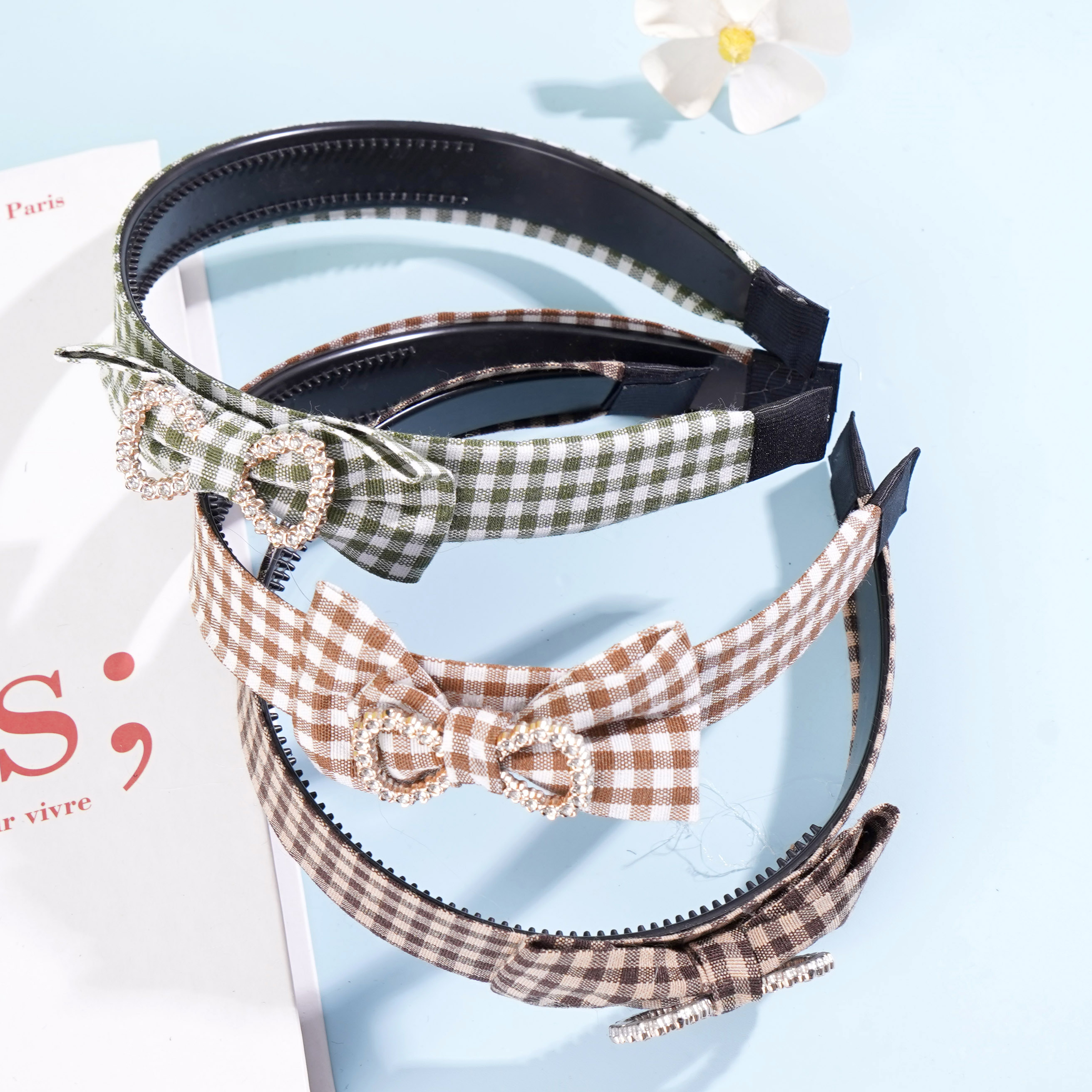 قلادة ربطة عنق مزينة بأربعة أحرف صينية / مشبك شعر.