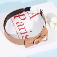 قلادة ربطة عنق مزينة بأربعة أحرف صينية / مشبك شعر.