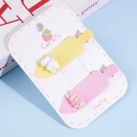 مشابك دجاجتين مع قطعة من الحديد وبعض الملحقات، مثل مشبك BB.