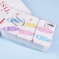 مشابك دجاجتين مع قطعة من الحديد وبعض الملحقات، مثل مشبك BB.