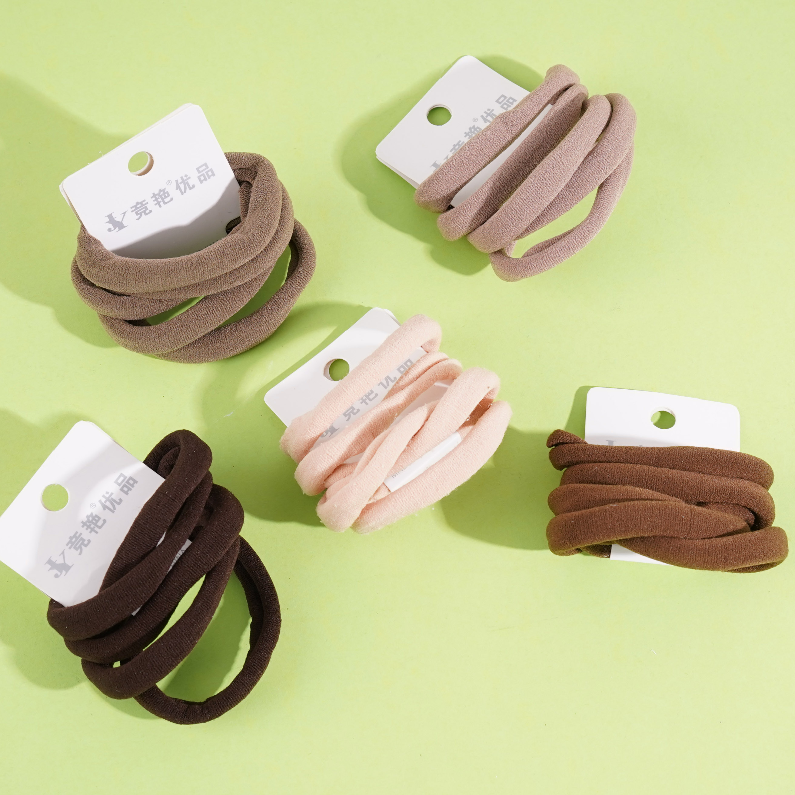 5 Ghent A towel rings with a coffee-colored headband and rubber bands