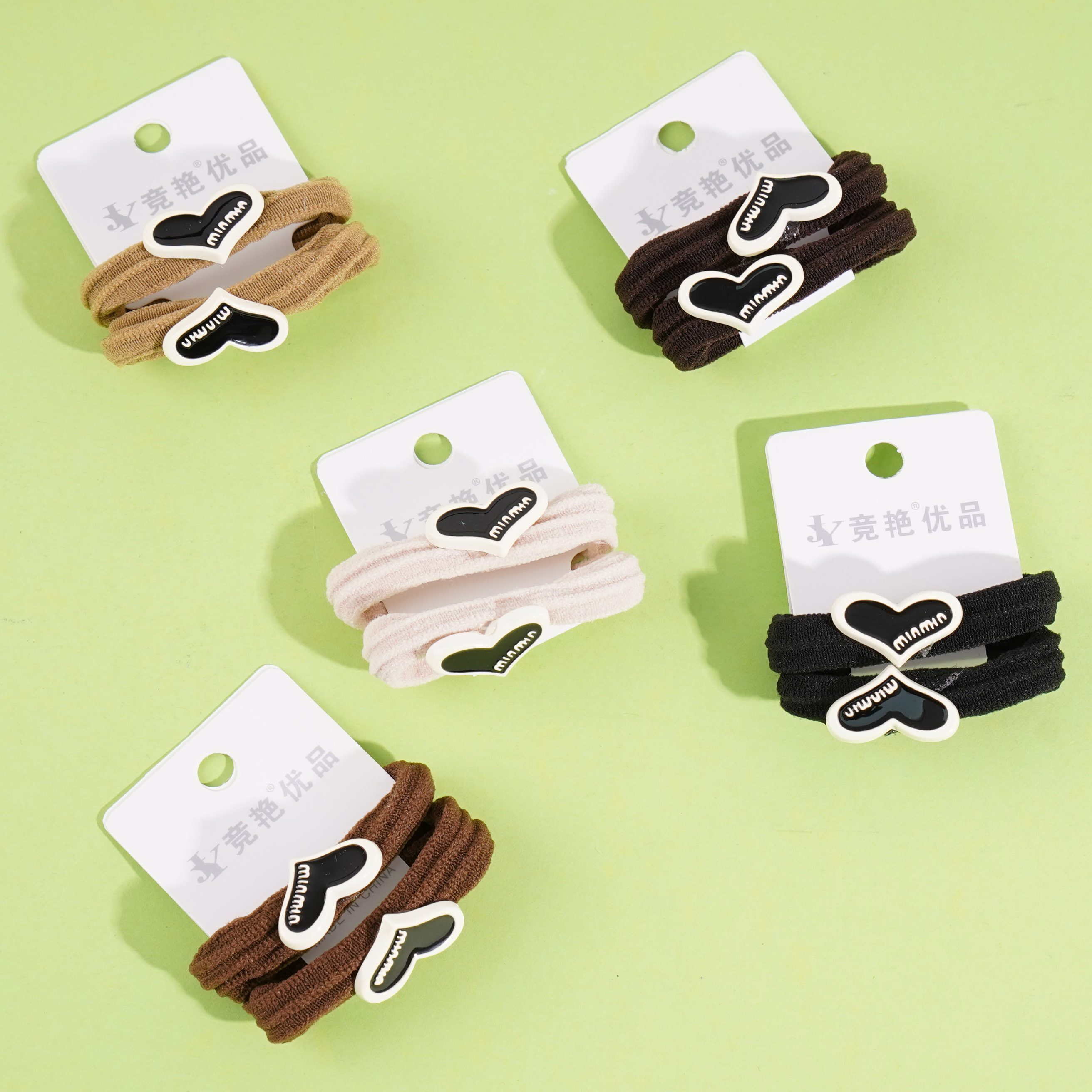 2 heart-shaped towel rings with rope and rubber bands