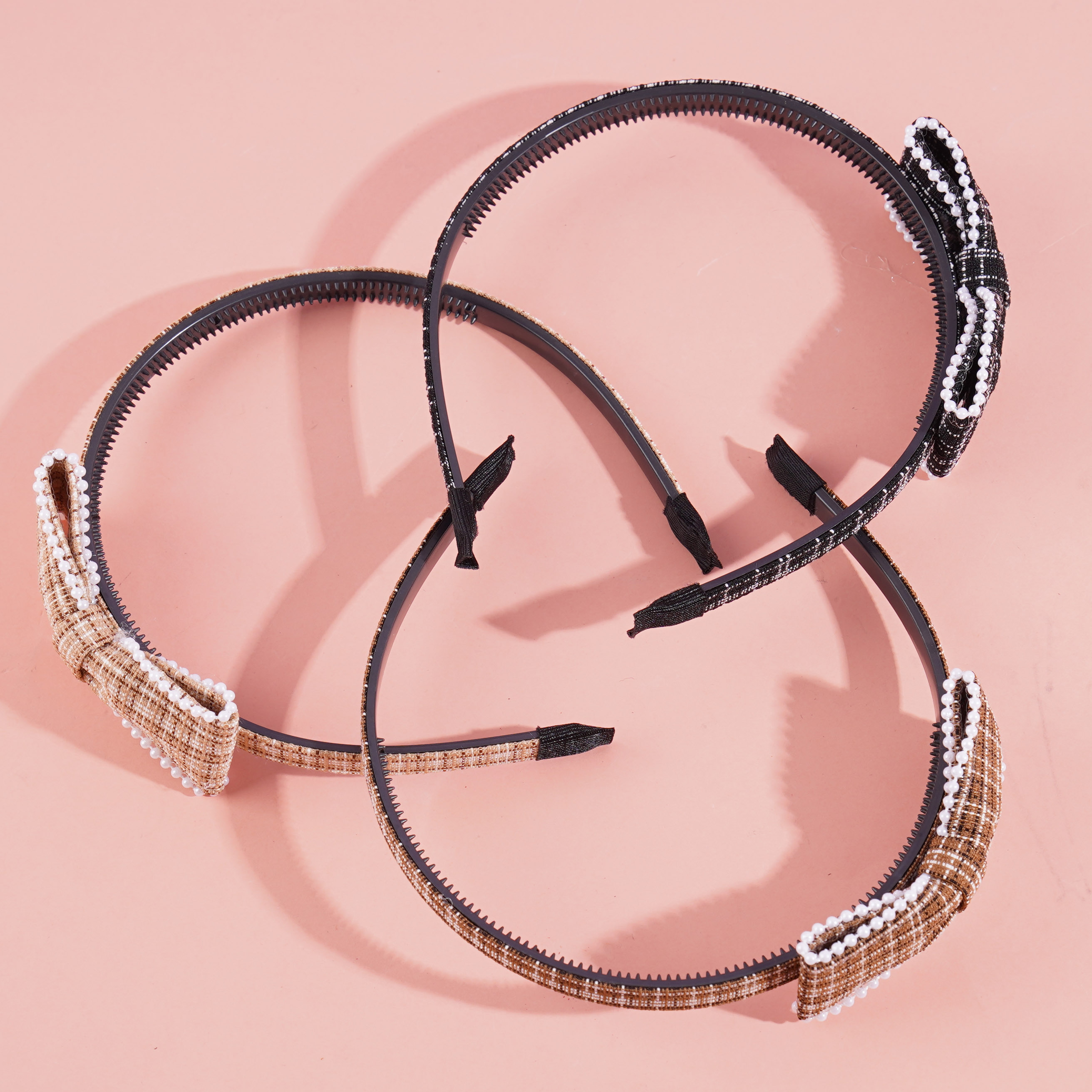 Pearlescent edged headband hairpin