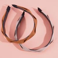 A dark-colored headband and hair clip from Mashua