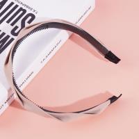 A dark-colored headband and hair clip from Mashua