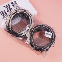 A headband with a thousand-bird pattern and a hair clip in the shape of a pretzel