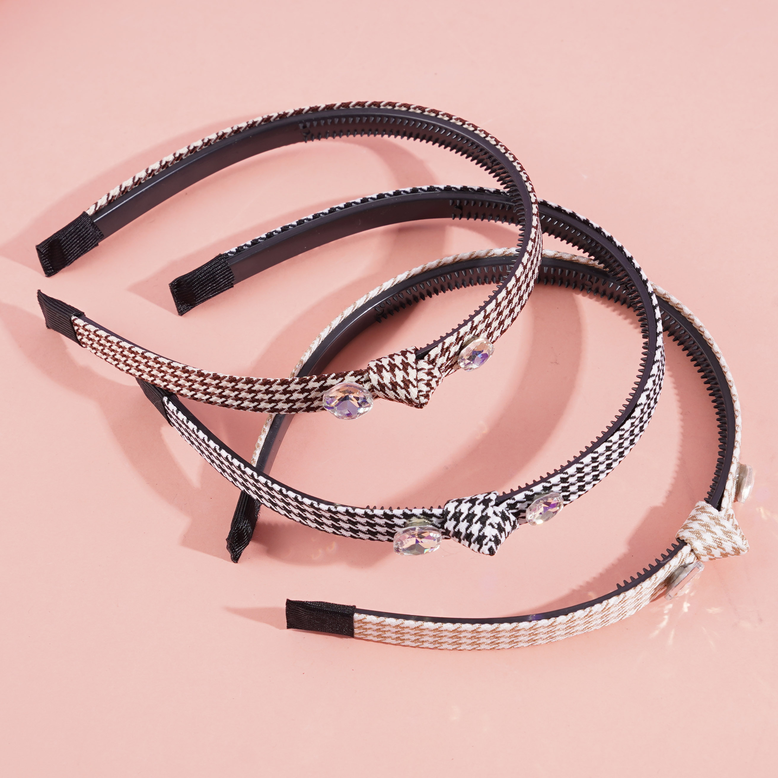 A double-headed hoop hair clip with a thousand-bird pattern and a bow knot design