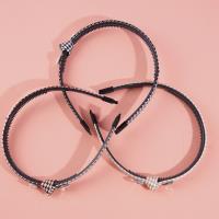 A double-headed hoop hair clip with a thousand-bird pattern and a bow knot design