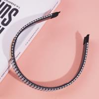 A headband with a thousand-bird pattern and a bow-shaped buckle