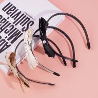 Black-edged diamond bow tie headband hair clip